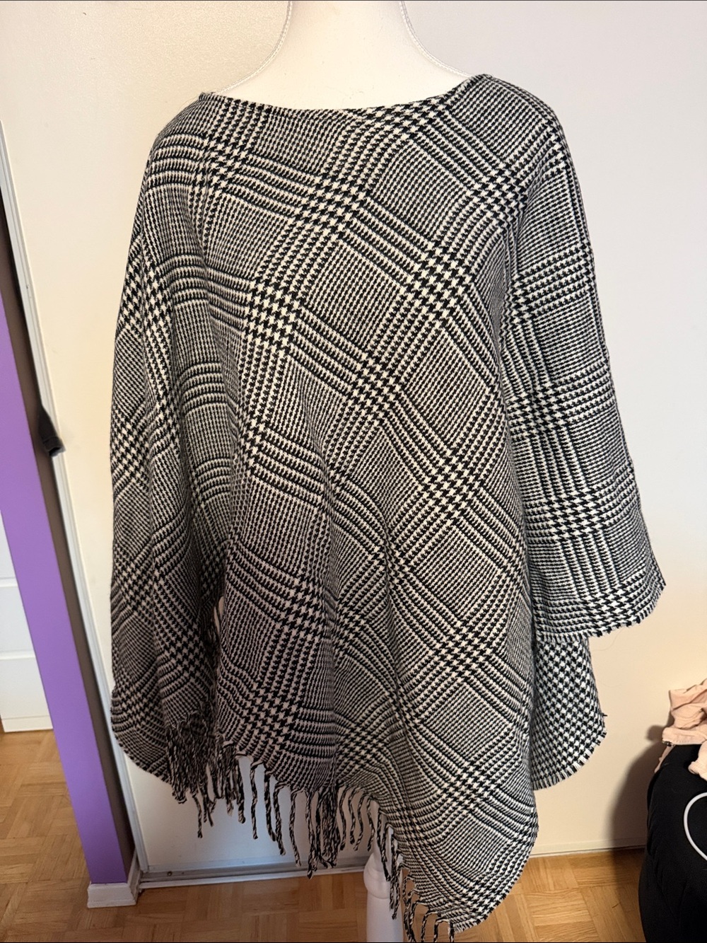 Lauren Ralph Lauren Black & White Plaid Fringe Poncho